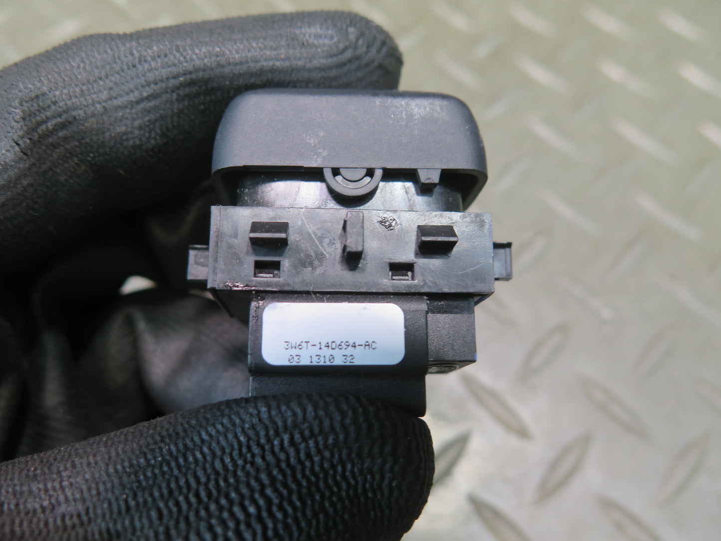 02-05 Ford Thunderbird Right Heated Seat Heater Switch 3W6T-14D694-AC OEM