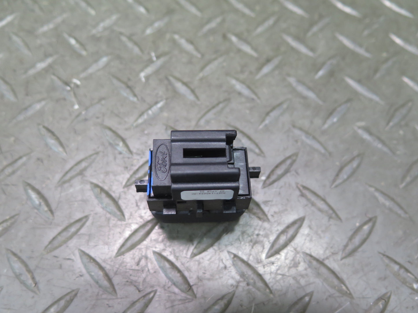 02-05 Ford Thunderbird Right Heated Seat Heater Switch 3W6T-14D694-AC OEM