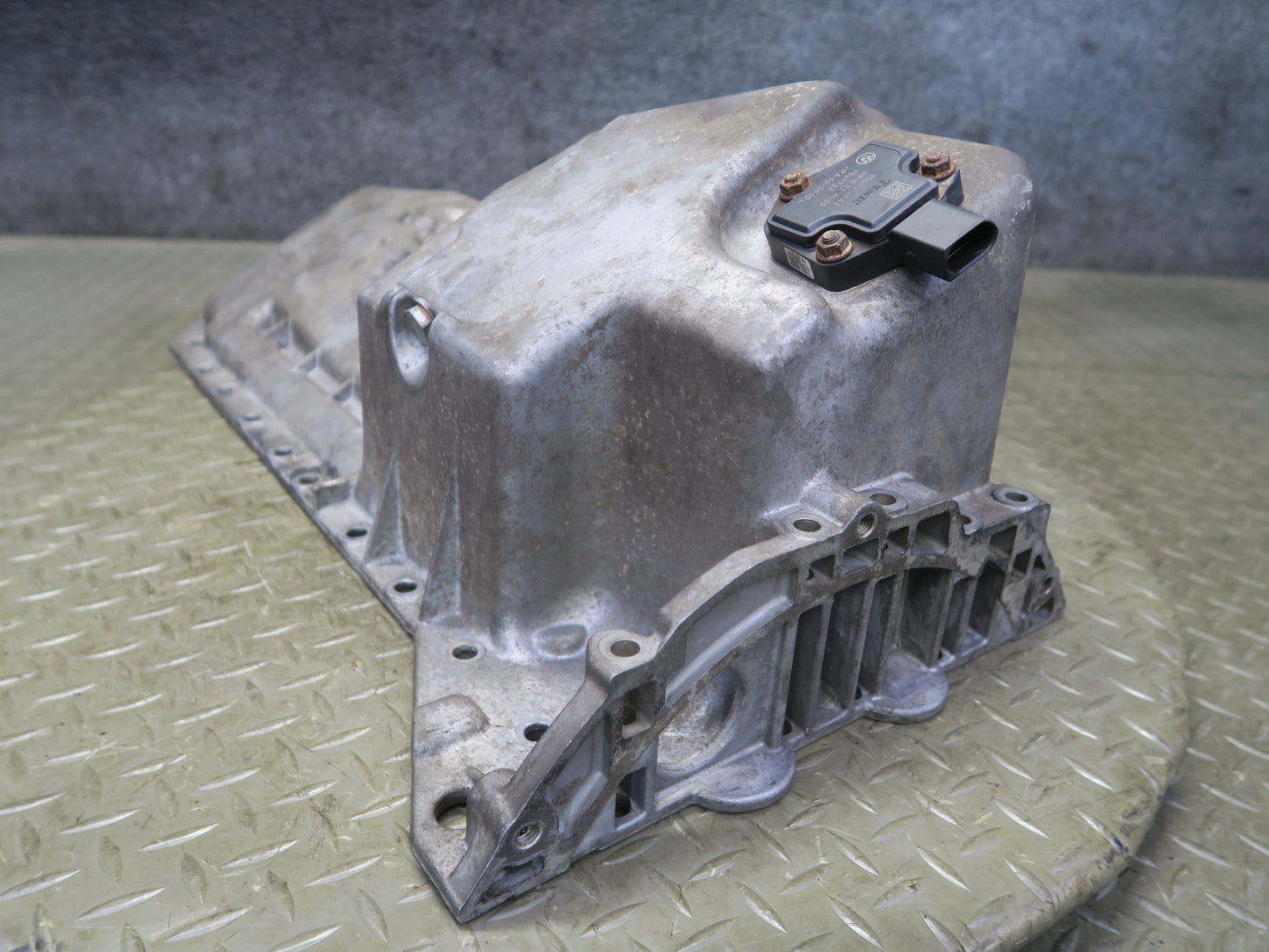 06-08 BMW E85 E86 Z4 3.0L N52 A/T Engine Motor Oil Pan w Sensor 68K Miles OEM