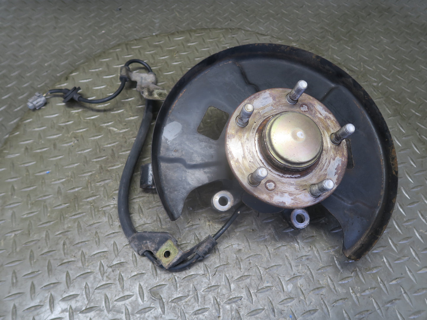 96-98 Nissan Stagea WGC34 RWD Front Left Spindle Knuckle Wheel Hub Bearing OEM