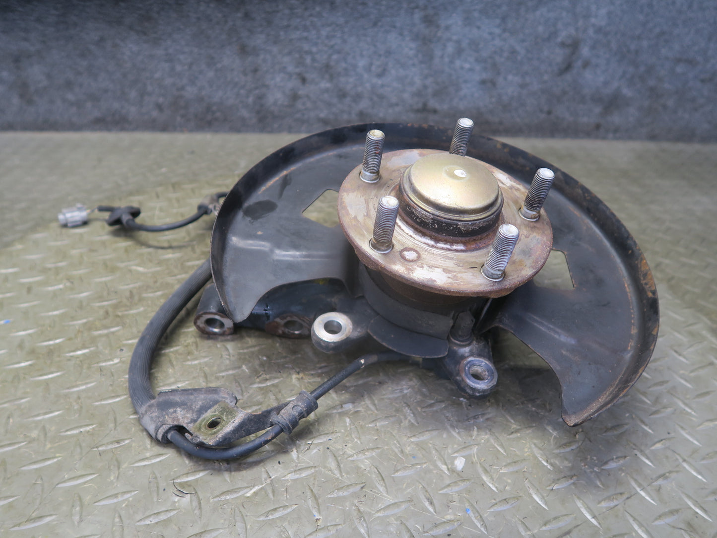 96-98 Nissan Stagea WGC34 RWD Front Left Spindle Knuckle Wheel Hub Bearing OEM