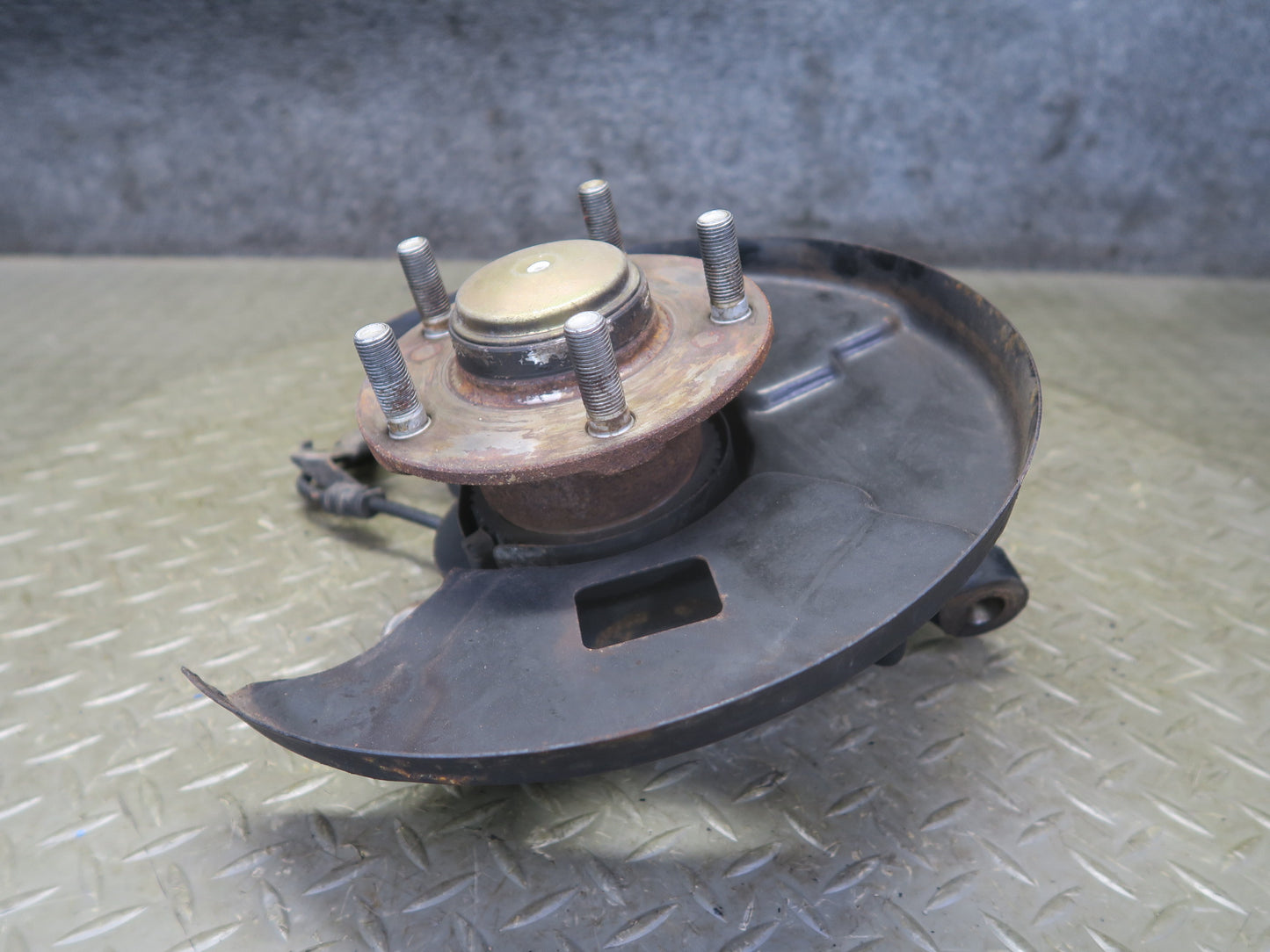 96-98 Nissan Stagea WGC34 RWD Front Left Spindle Knuckle Wheel Hub Bearing OEM