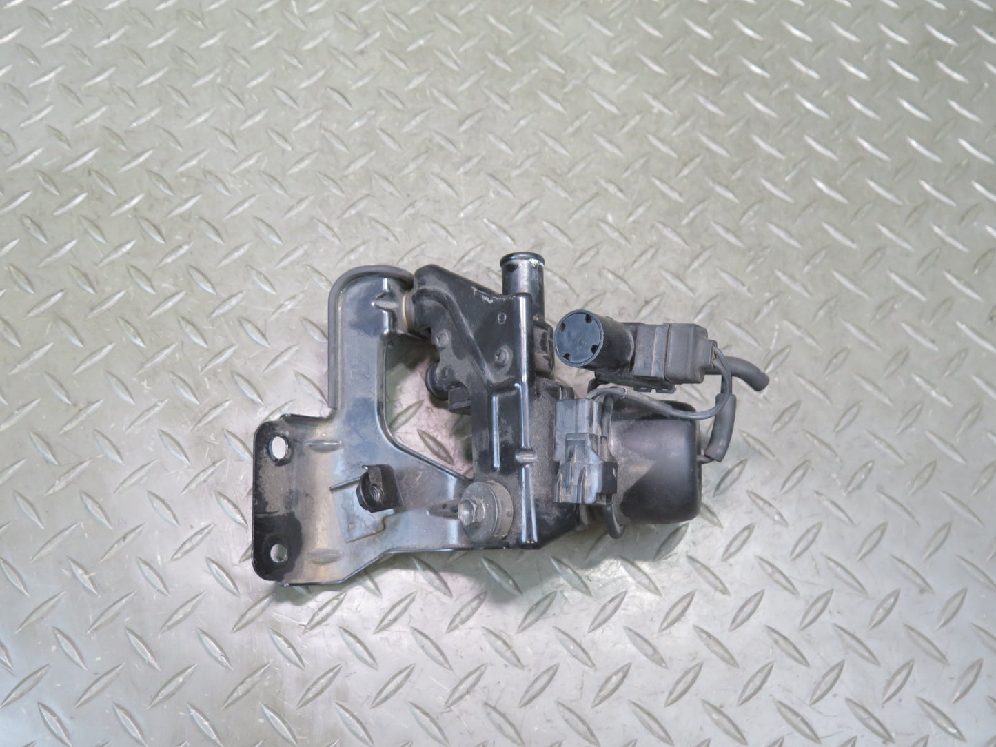 92-97 Lexus JZZ31L SC300 Vacuum Solenoid Purge Valve Switch OEM