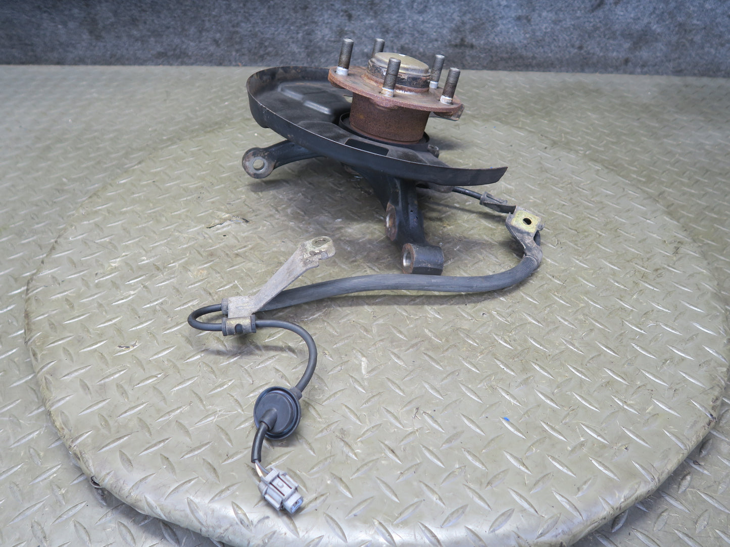 96-98 Nissan Stagea WGC34 RWD Front Left Spindle Knuckle Wheel Hub Bearing OEM