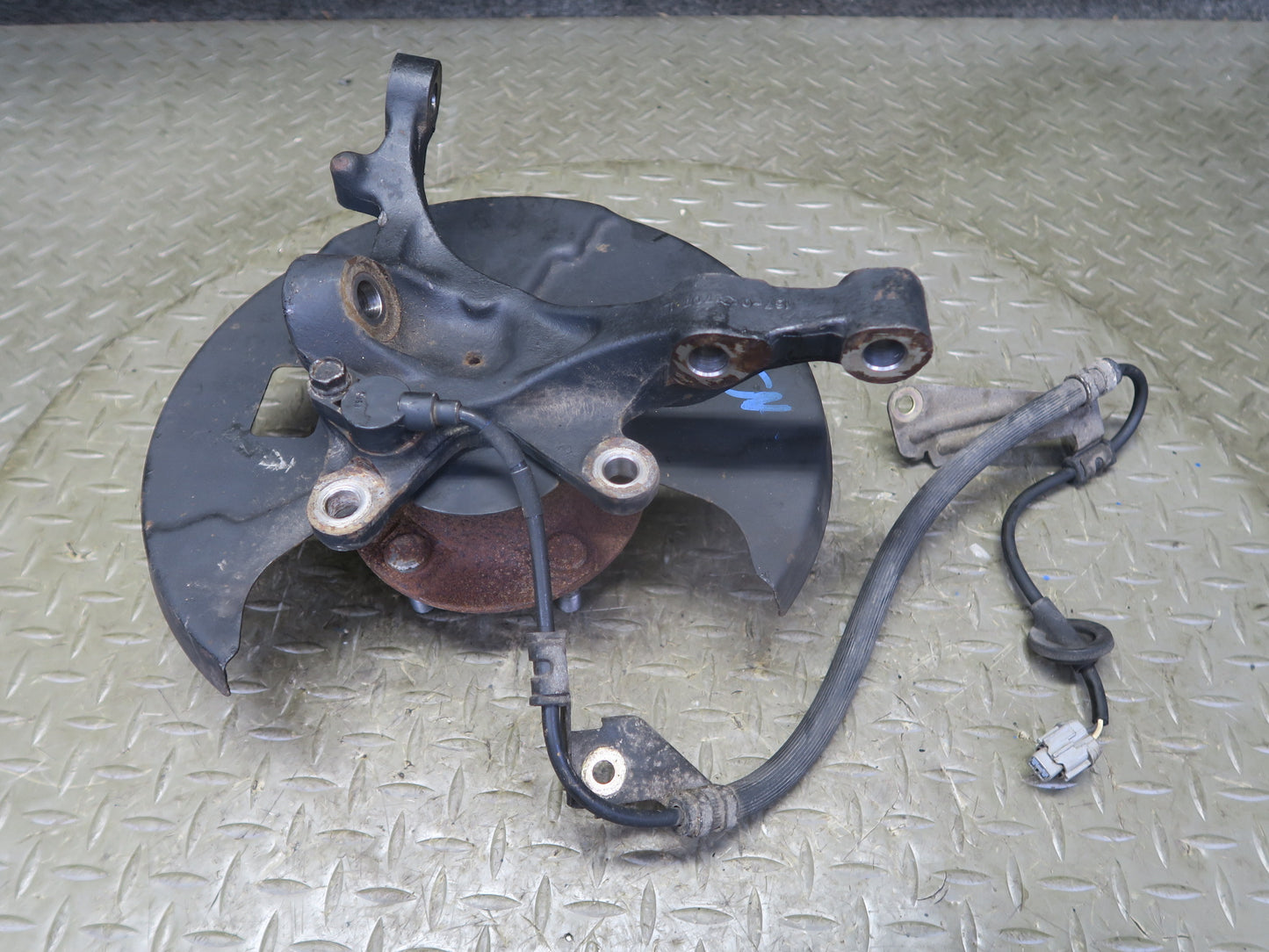 96-98 Nissan Stagea WGC34 RWD Front Left Spindle Knuckle Wheel Hub Bearing OEM