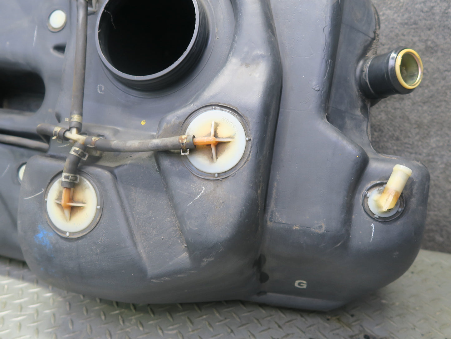 96-98 Nissan Stagea WGC34 Fuel Gas Tank 33K Miles 17205-0V000 OEM
