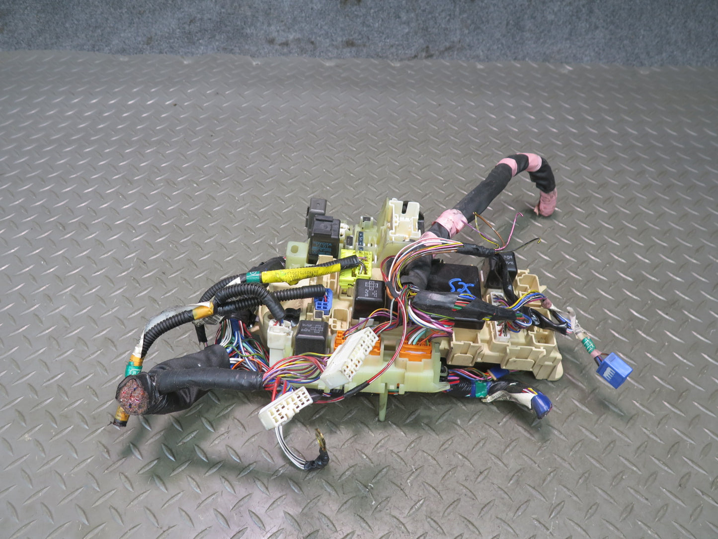 96-98 Lexus JZZ31L SC300 Interior Fuse Relay Box Module w Integration Relay OEM