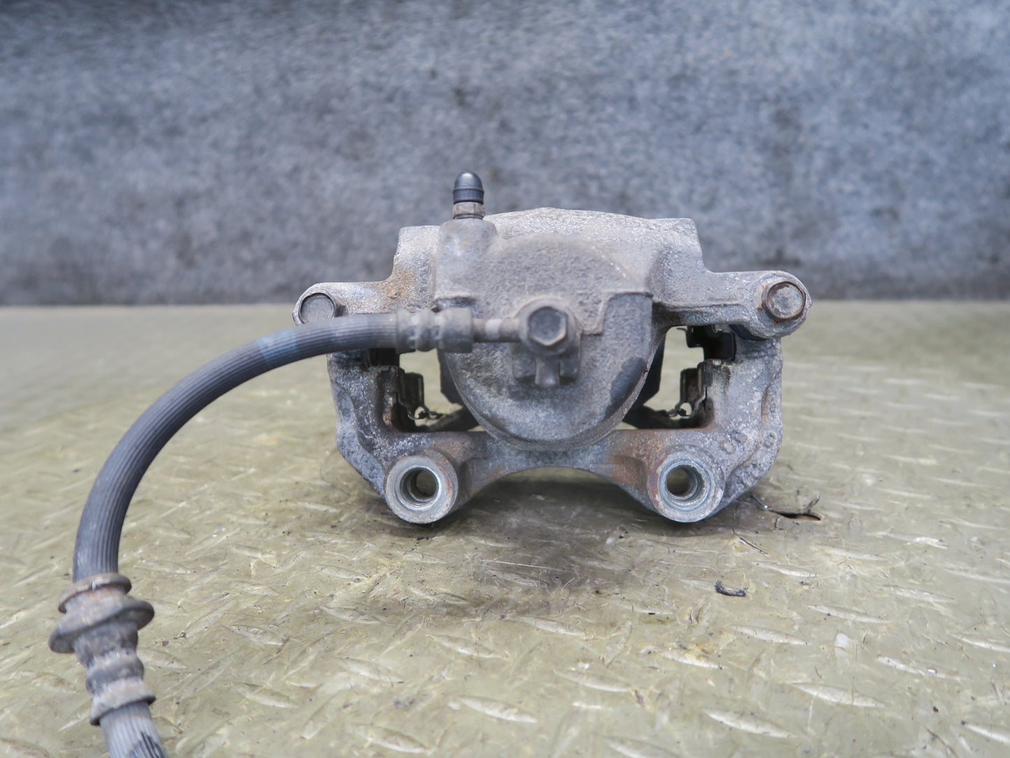96-98 Nissan Stagea WGC34 RB25DE NA RWD Front Left & Right Brake Caliper Set OEM