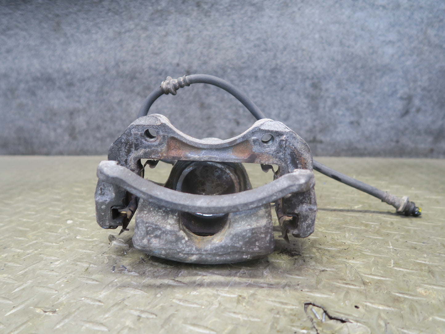 96-98 Nissan Stagea WGC34 RB25DE NA RWD Front Left & Right Brake Caliper Set OEM