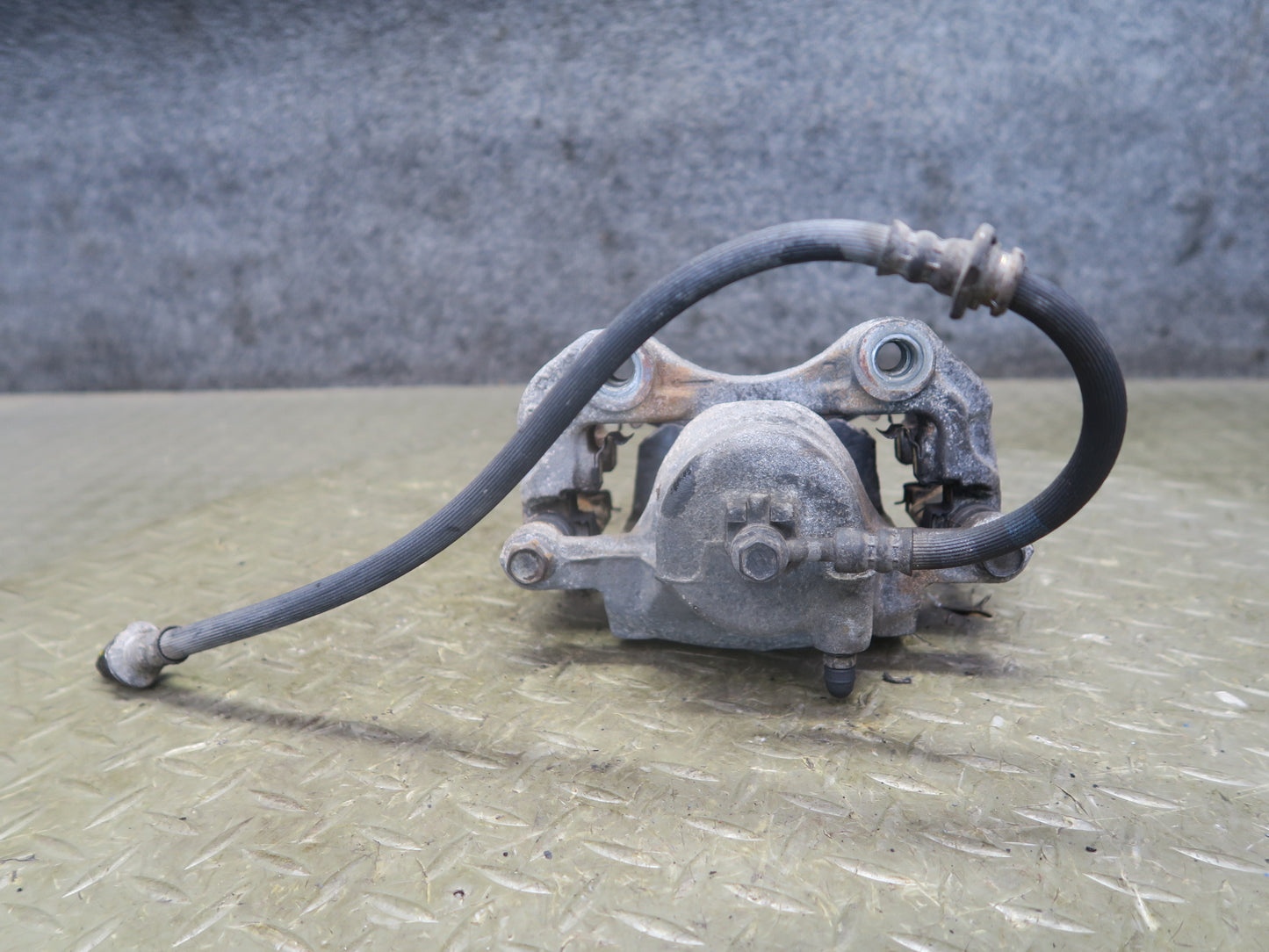 96-98 Nissan Stagea WGC34 RB25DE NA RWD Front Left & Right Brake Caliper Set OEM
