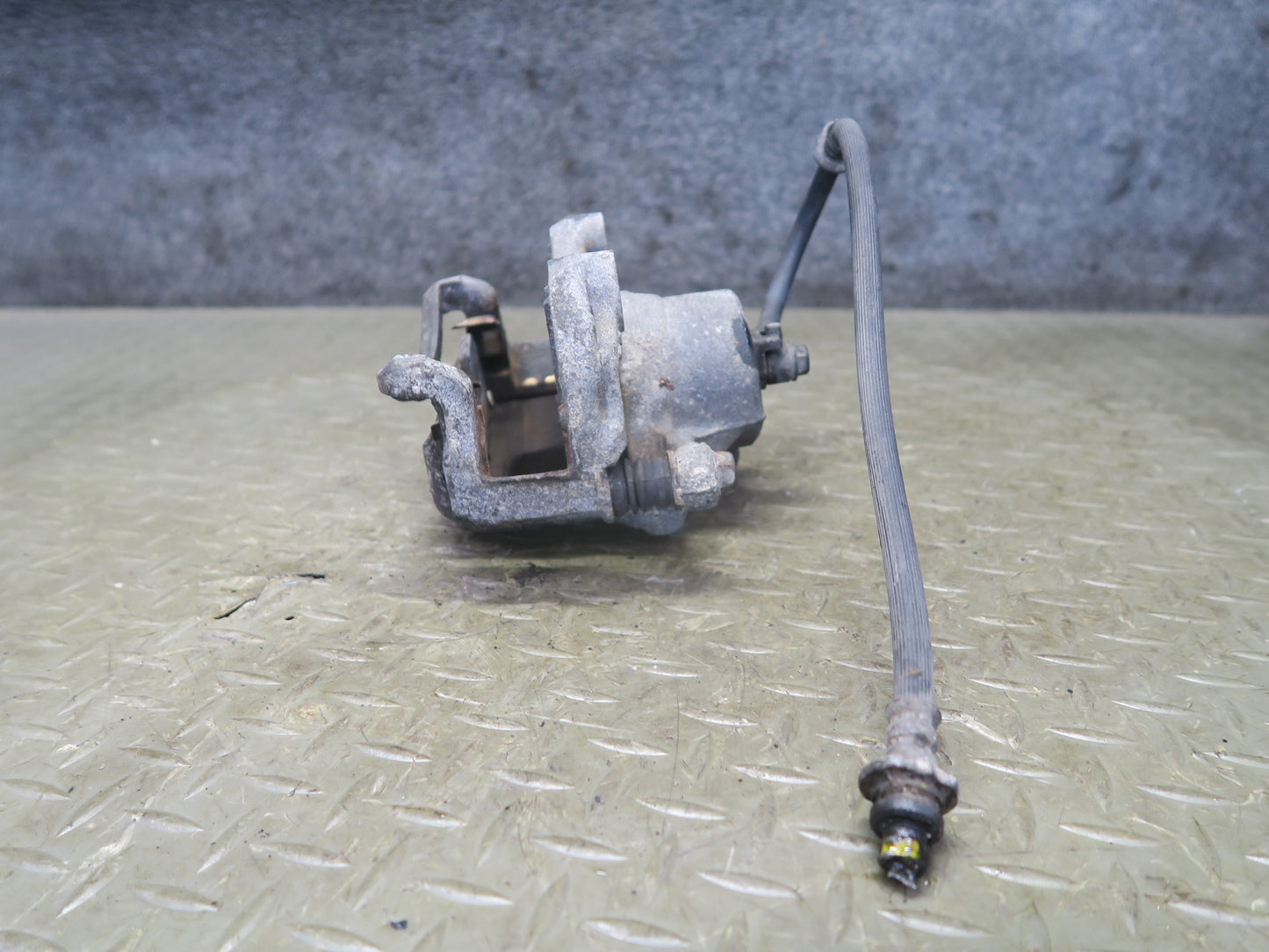 96-98 Nissan Stagea WGC34 RB25DE NA RWD Front Left & Right Brake Caliper Set OEM