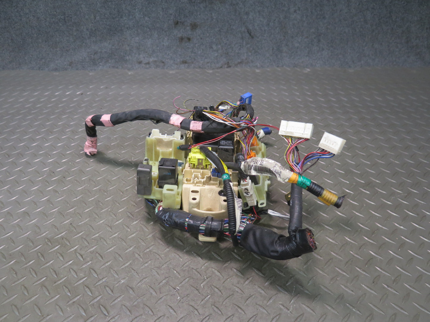 96-98 Lexus JZZ31L SC300 Interior Fuse Relay Box Module w Integration Relay OEM