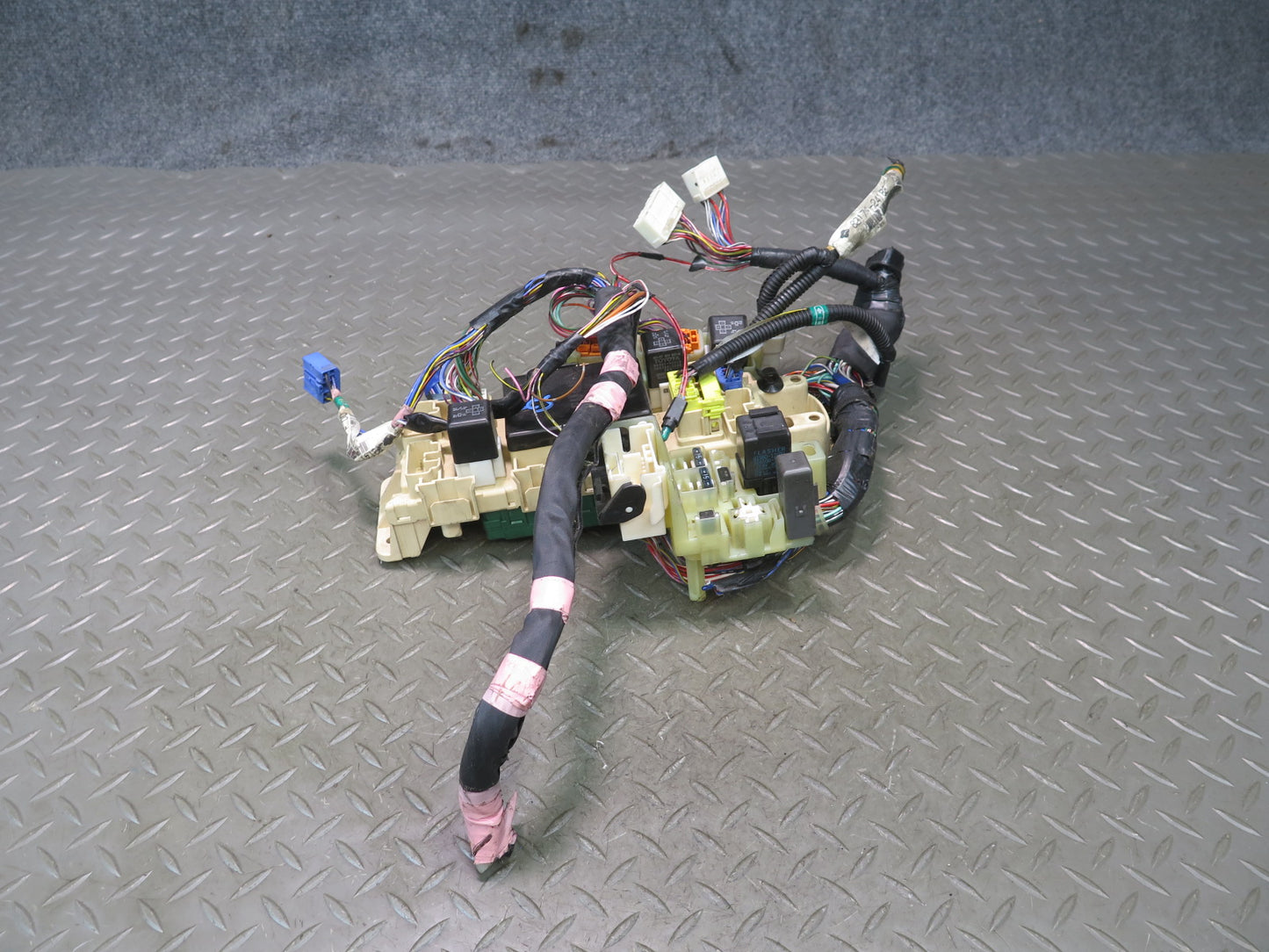 96-98 Lexus JZZ31L SC300 Interior Fuse Relay Box Module w Integration Relay OEM