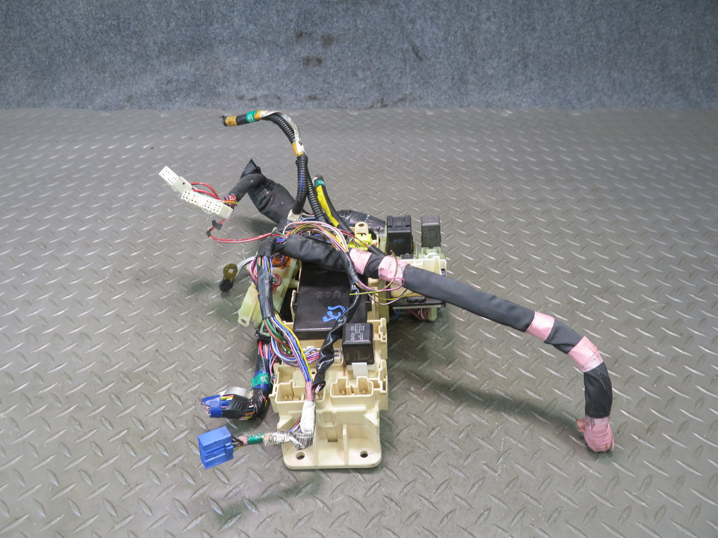96-98 Lexus JZZ31L SC300 Interior Fuse Relay Box Module w Integration Relay OEM