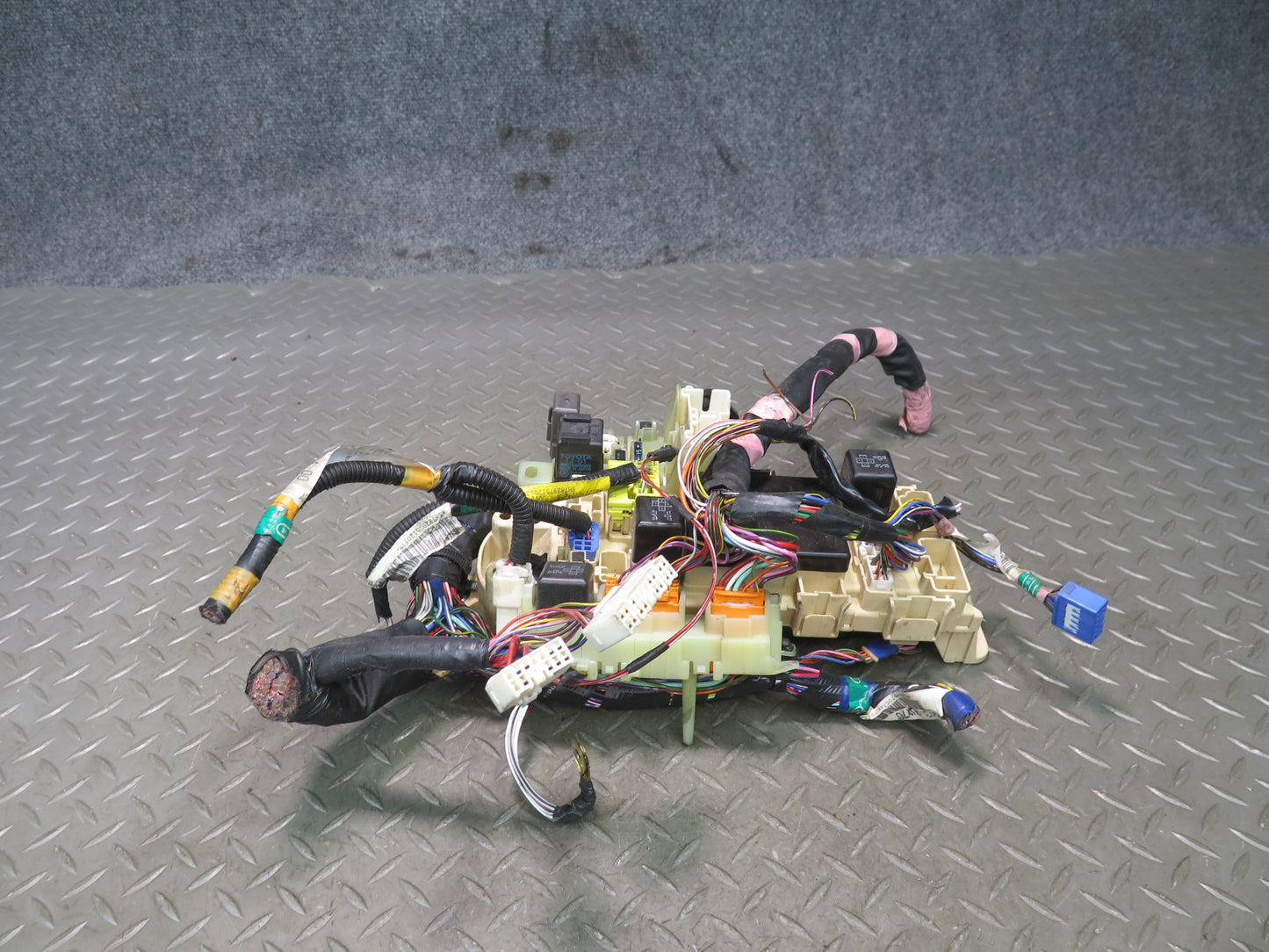96-98 Lexus JZZ31L SC300 Interior Fuse Relay Box Module w Integration Relay OEM
