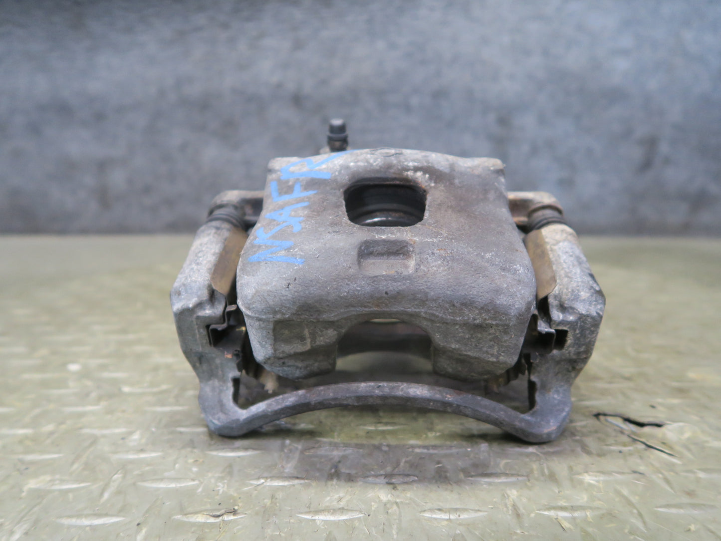 96-98 Nissan Stagea WGC34 RB25DE NA RWD Front Left & Right Brake Caliper Set OEM