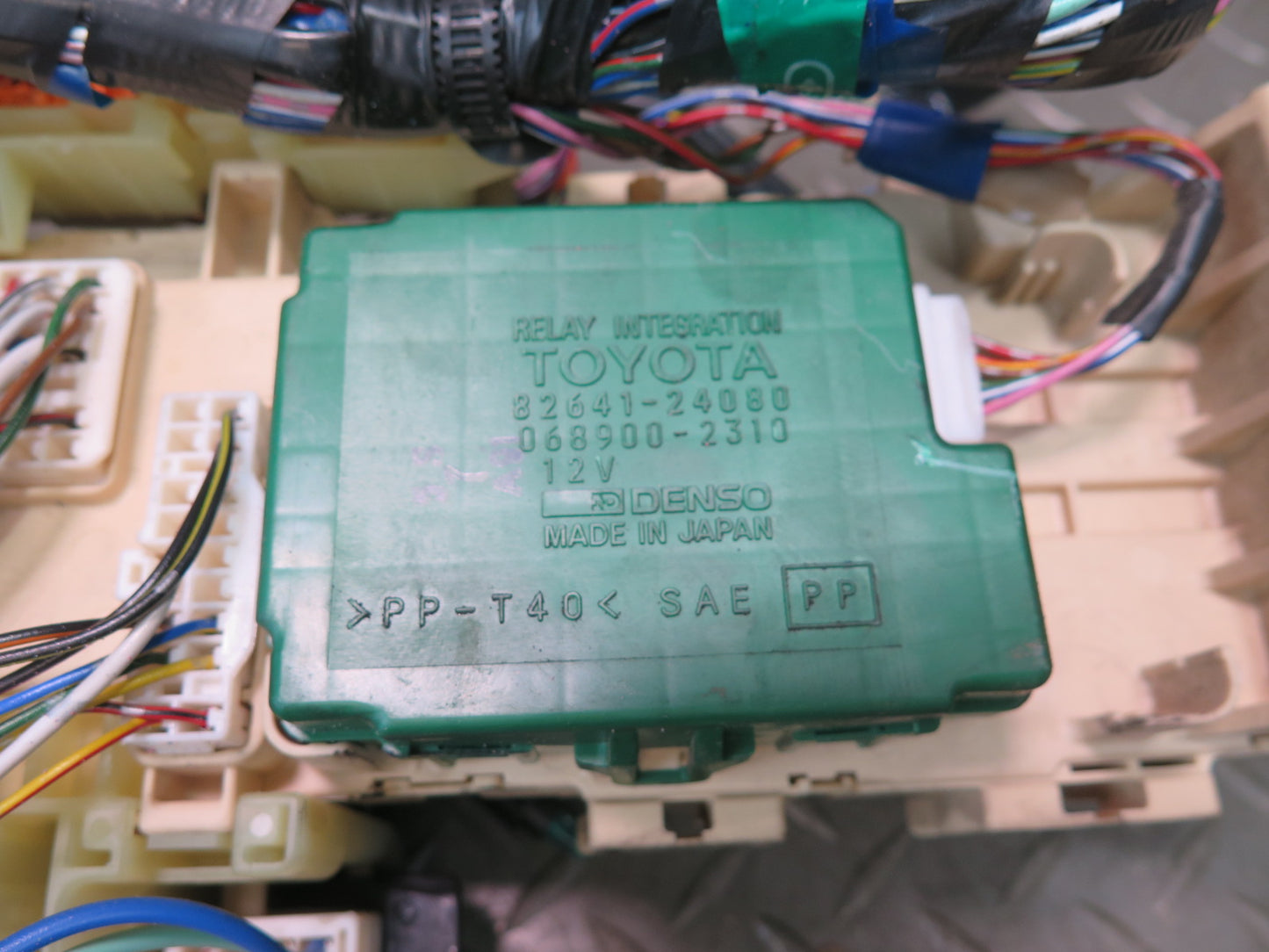 96-98 Lexus JZZ31L SC300 Interior Fuse Relay Box Module w Integration Relay OEM