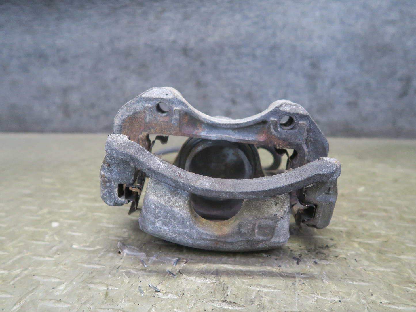96-98 Nissan Stagea WGC34 RB25DE NA RWD Front Left & Right Brake Caliper Set OEM