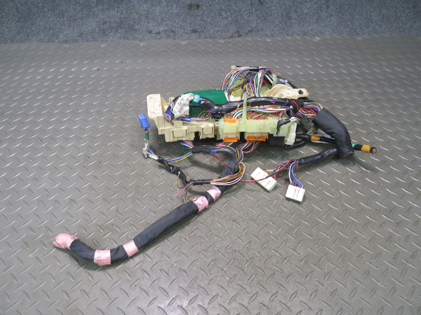 96-98 Lexus JZZ31L SC300 Interior Fuse Relay Box Module w Integration Relay OEM