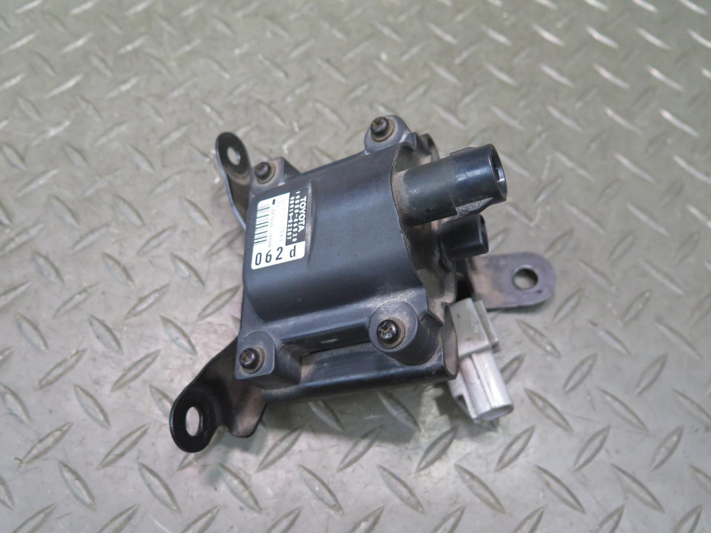 92-97 Lexus JZZ31L SC300 SC400 Ignition Coil Igniter W/ Bracket OEM