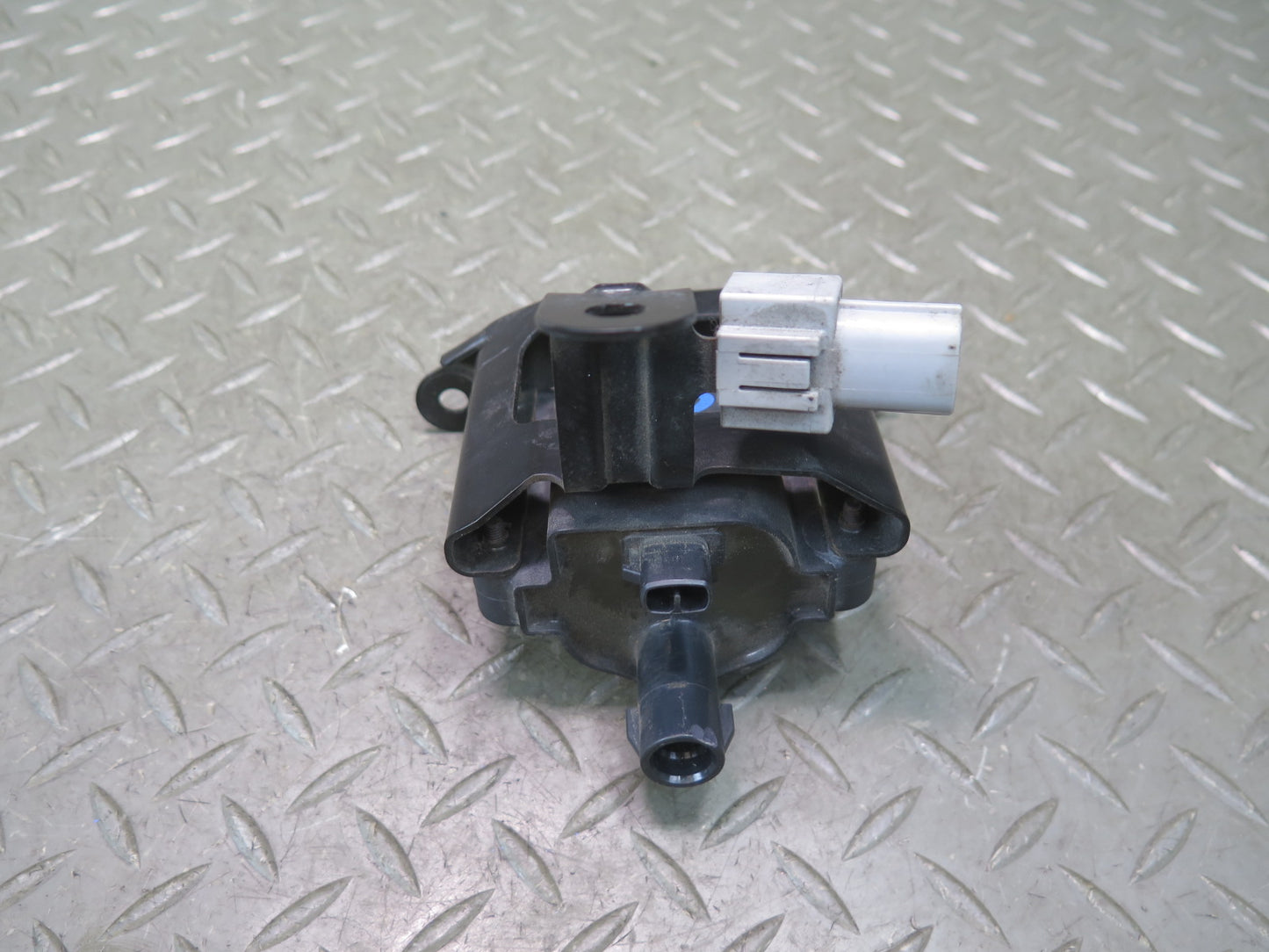 92-97 Lexus JZZ31L SC300 SC400 Ignition Coil Igniter W/ Bracket OEM