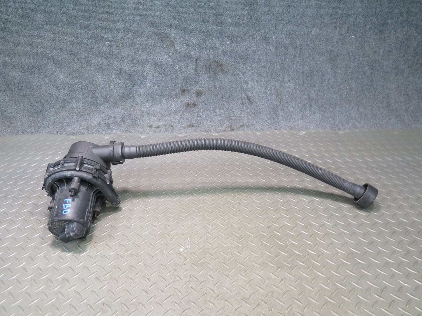 96-99 BMW E36 328iC 2.8L M52 Engine Secondary Air Injection Smog Pump OEM