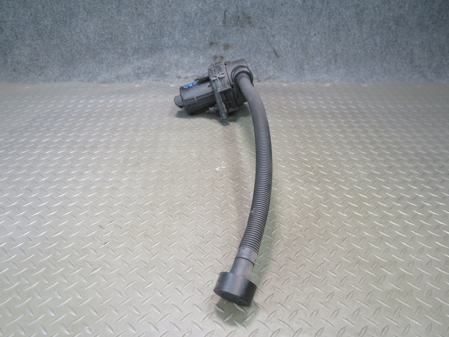 96-99 BMW E36 328iC 2.8L M52 Engine Secondary Air Injection Smog Pump OEM