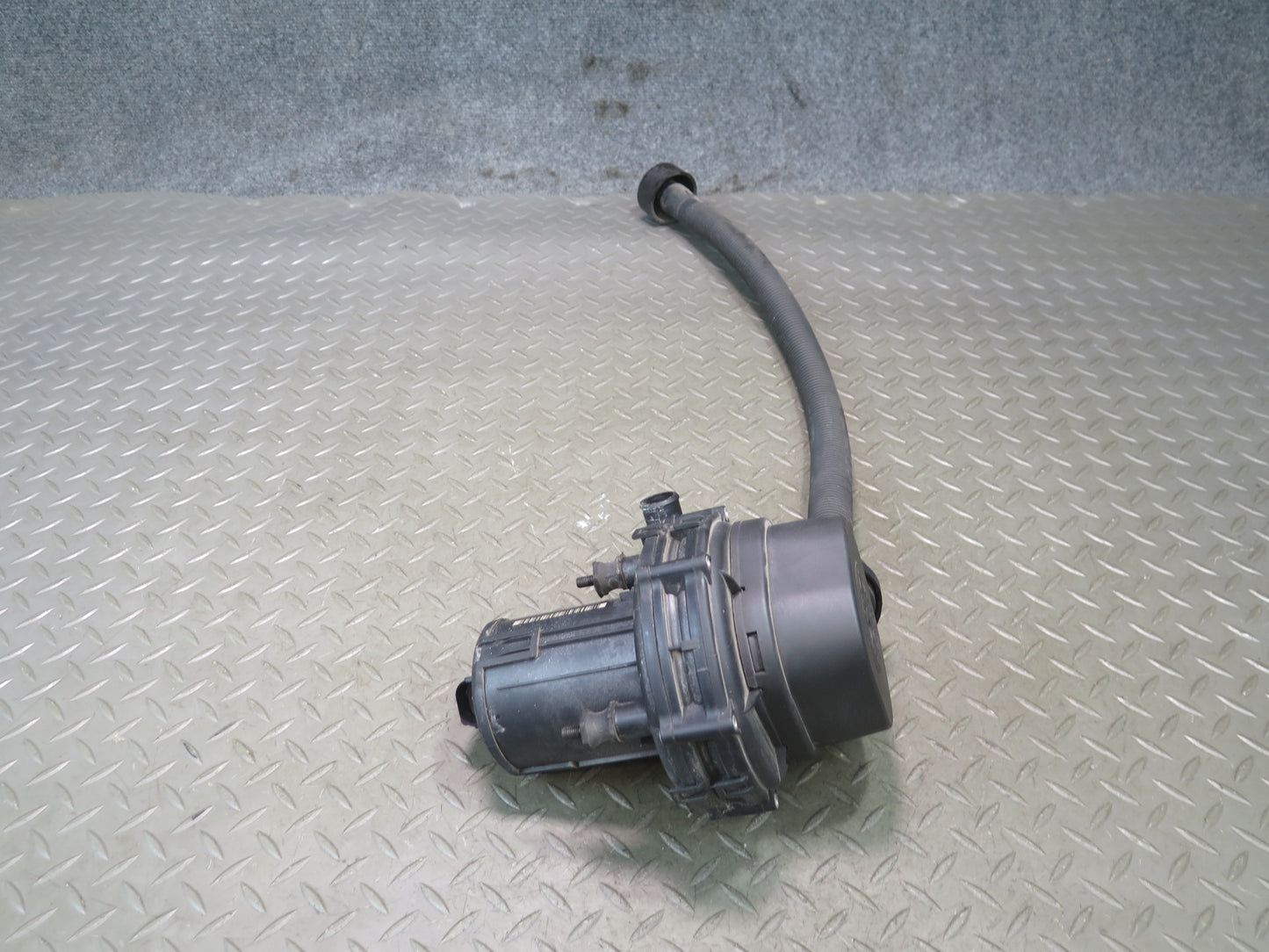 96-99 BMW E36 328iC 2.8L M52 Engine Secondary Air Injection Smog Pump OEM