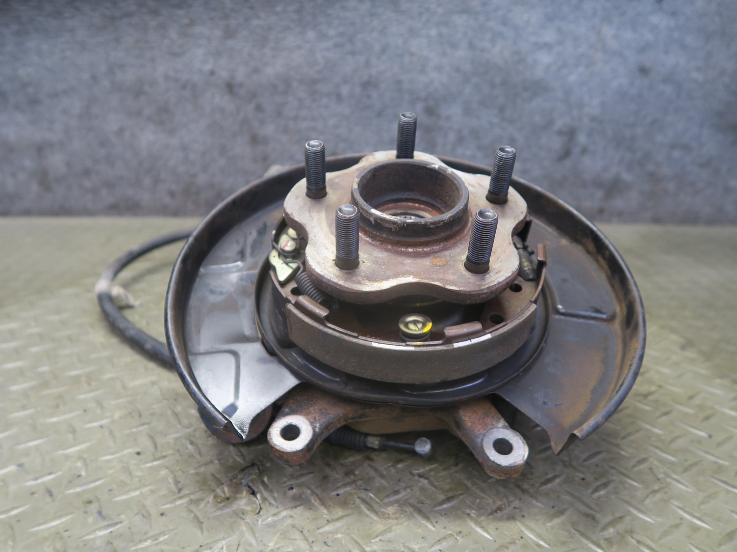 96-98 Nissan Stagea WGC34 Rear Left Spindle Knuckle Wheel Hub Bearing 33K OEM