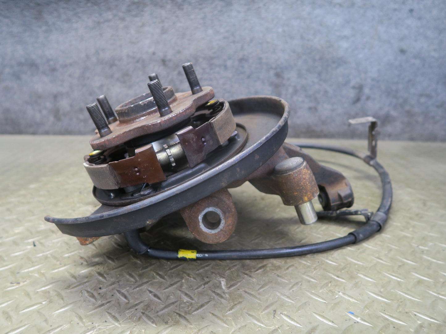 96-98 Nissan Stagea WGC34 Rear Left Spindle Knuckle Wheel Hub Bearing 33K OEM