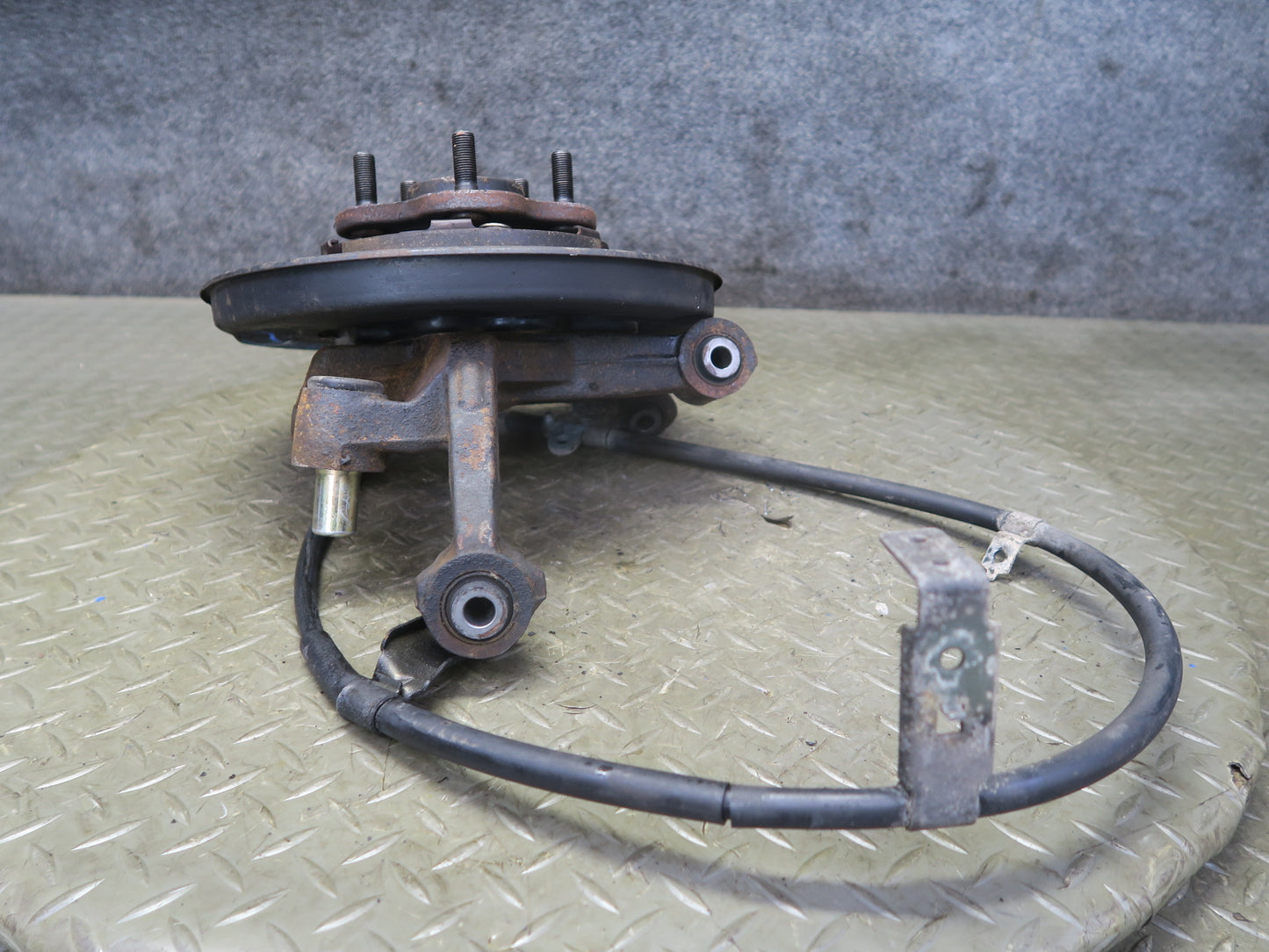96-98 Nissan Stagea WGC34 Rear Left Spindle Knuckle Wheel Hub Bearing 33K OEM