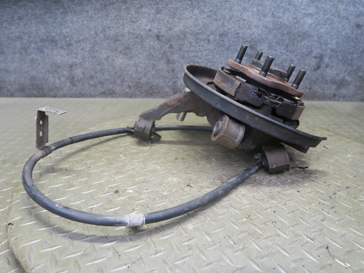 96-98 Nissan Stagea WGC34 Rear Left Spindle Knuckle Wheel Hub Bearing 33K OEM
