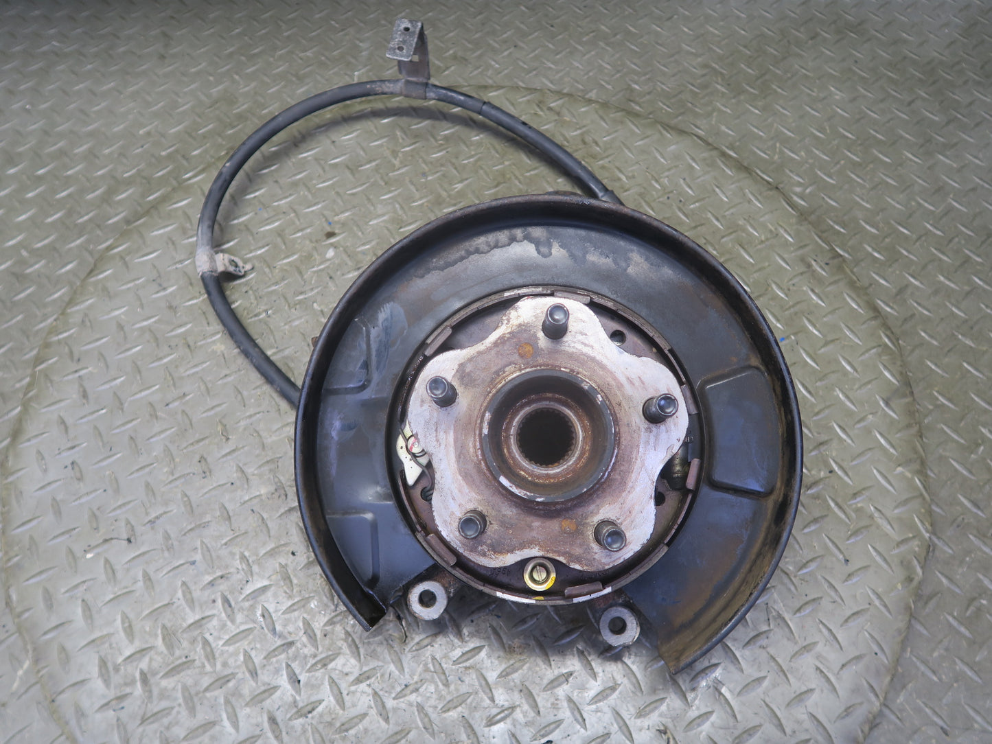96-98 Nissan Stagea WGC34 Rear Left Spindle Knuckle Wheel Hub Bearing 33K OEM