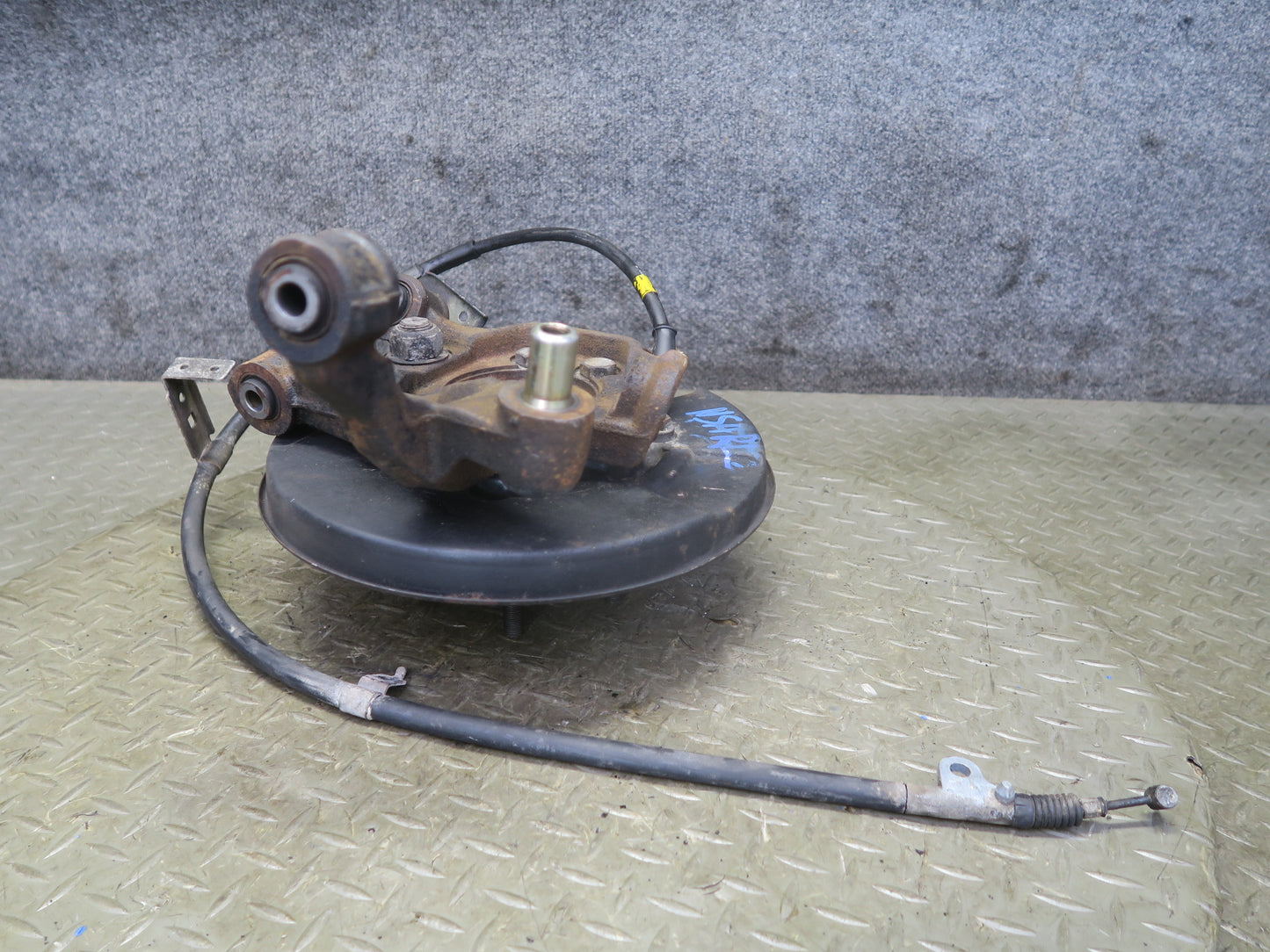 96-98 Nissan Stagea WGC34 Rear Left Spindle Knuckle Wheel Hub Bearing 33K OEM