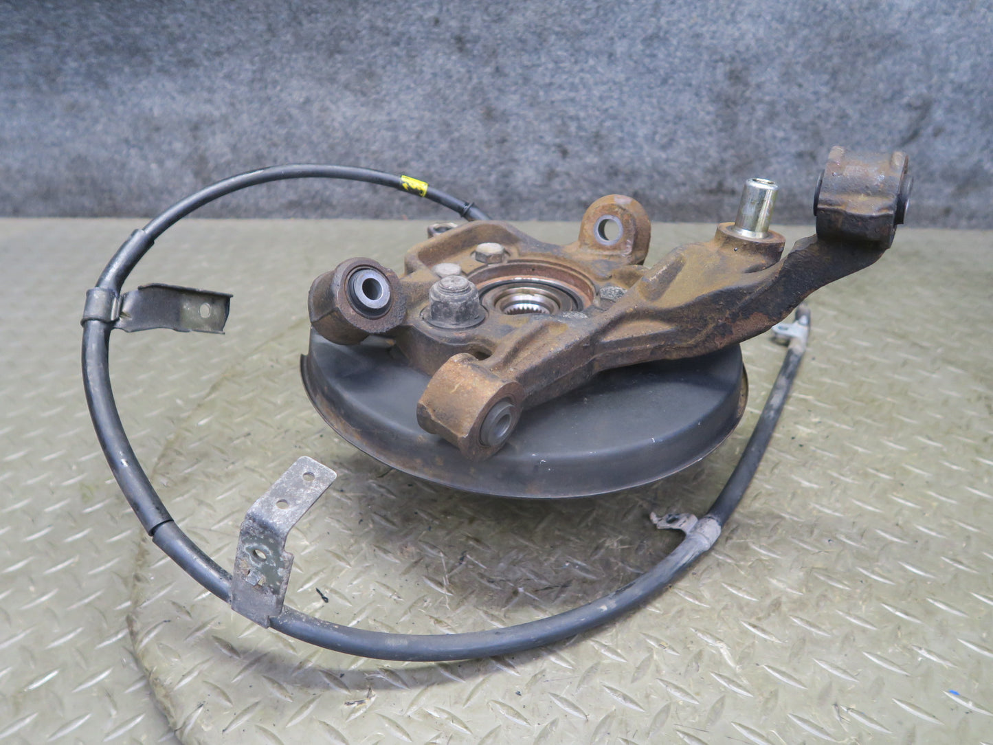 96-98 Nissan Stagea WGC34 Rear Left Spindle Knuckle Wheel Hub Bearing 33K OEM