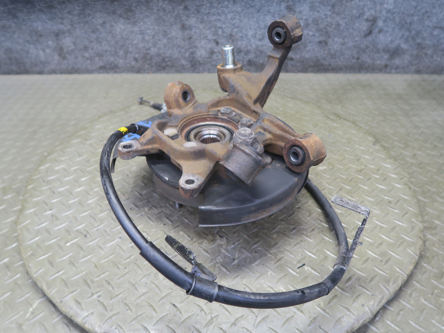 96-98 Nissan Stagea WGC34 Rear Left Spindle Knuckle Wheel Hub Bearing 33K OEM