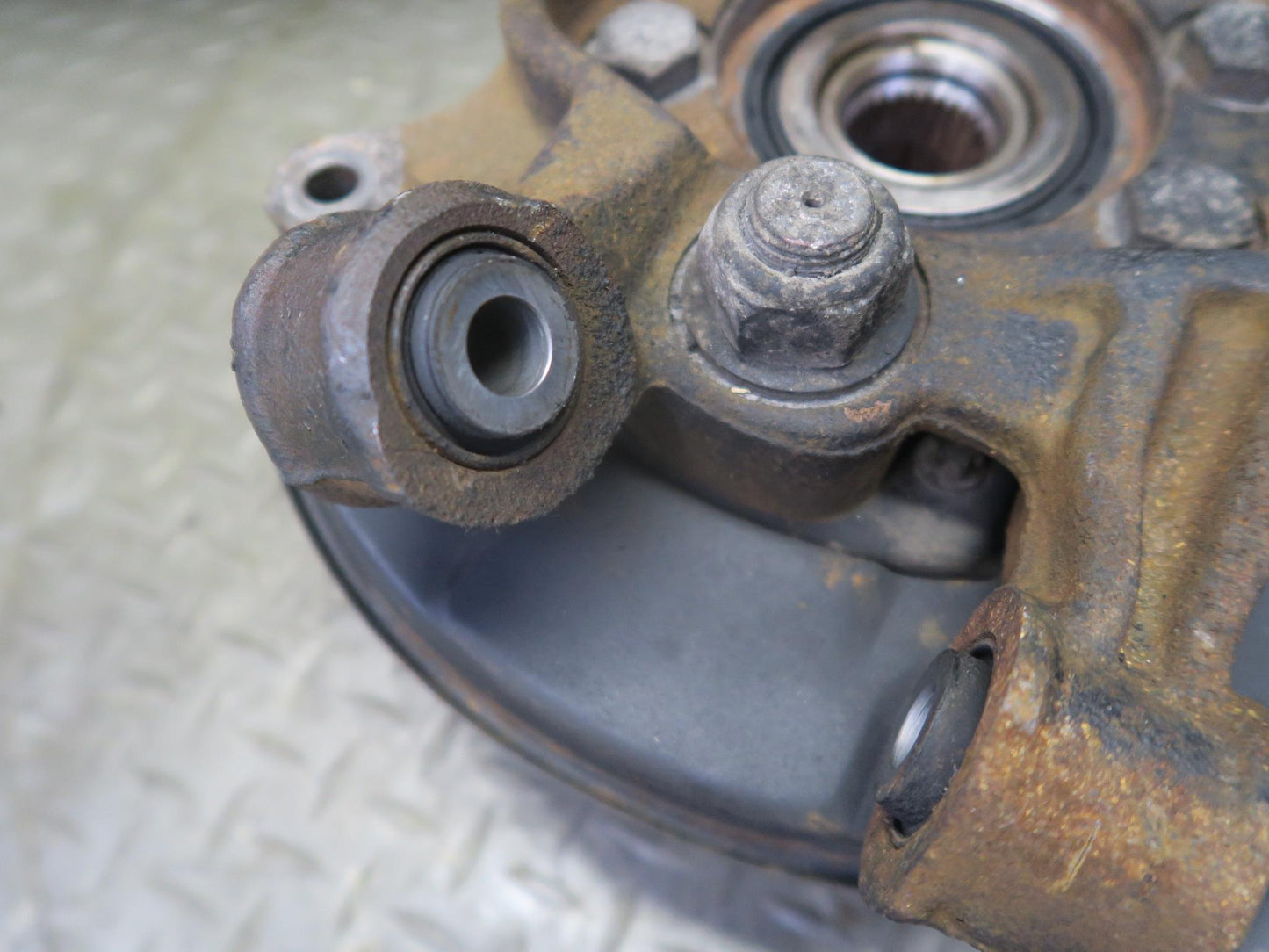 96-98 Nissan Stagea WGC34 Rear Left Spindle Knuckle Wheel Hub Bearing 33K OEM