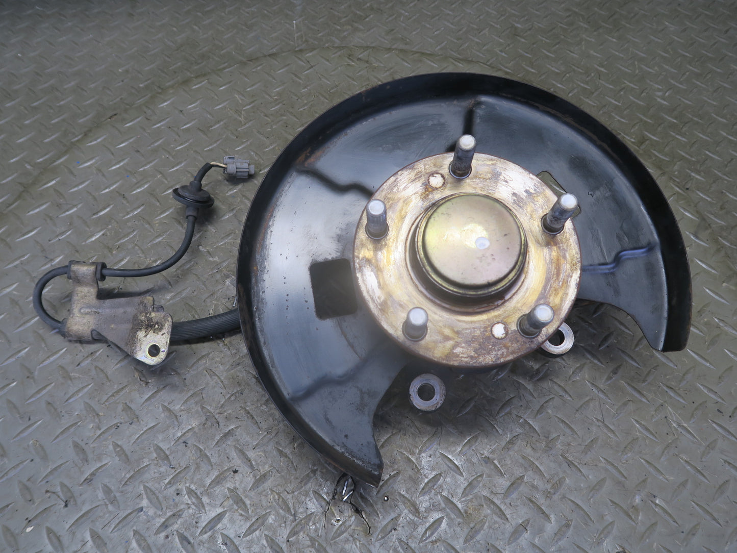96-98 Nissan Stagea WGC34 RWD Front Right Spindle Knuckle Wheel Hub Bearing OEM
