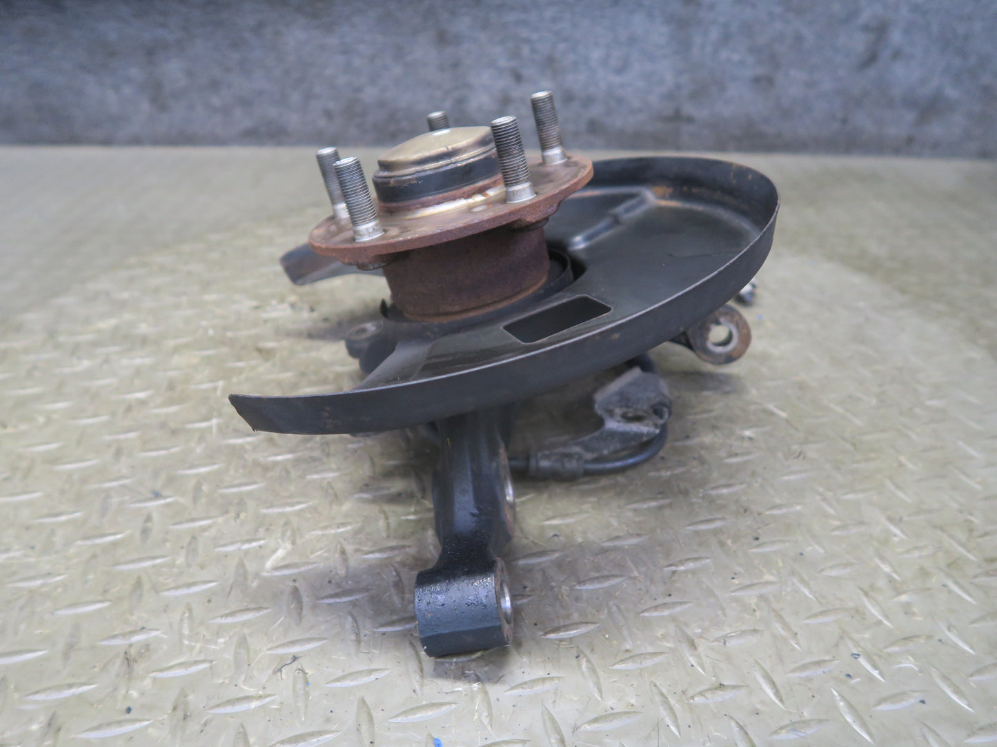 96-98 Nissan Stagea WGC34 RWD Front Right Spindle Knuckle Wheel Hub Bearing OEM