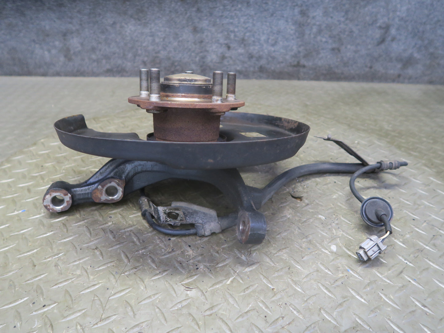 96-98 Nissan Stagea WGC34 RWD Front Right Spindle Knuckle Wheel Hub Bearing OEM