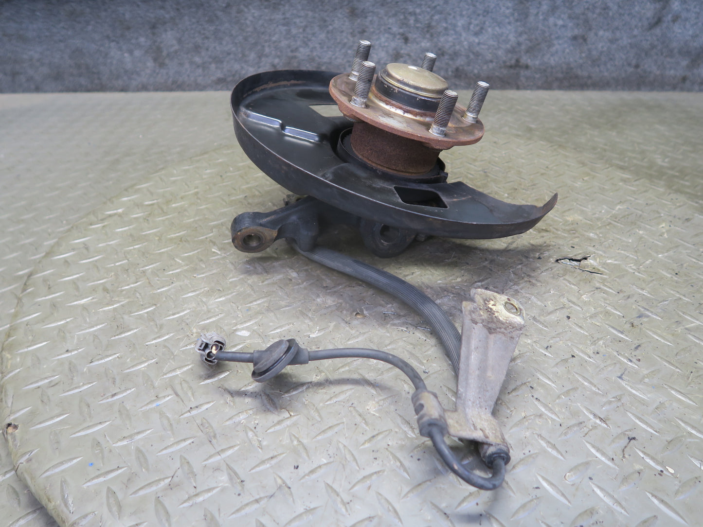 96-98 Nissan Stagea WGC34 RWD Front Right Spindle Knuckle Wheel Hub Bearing OEM