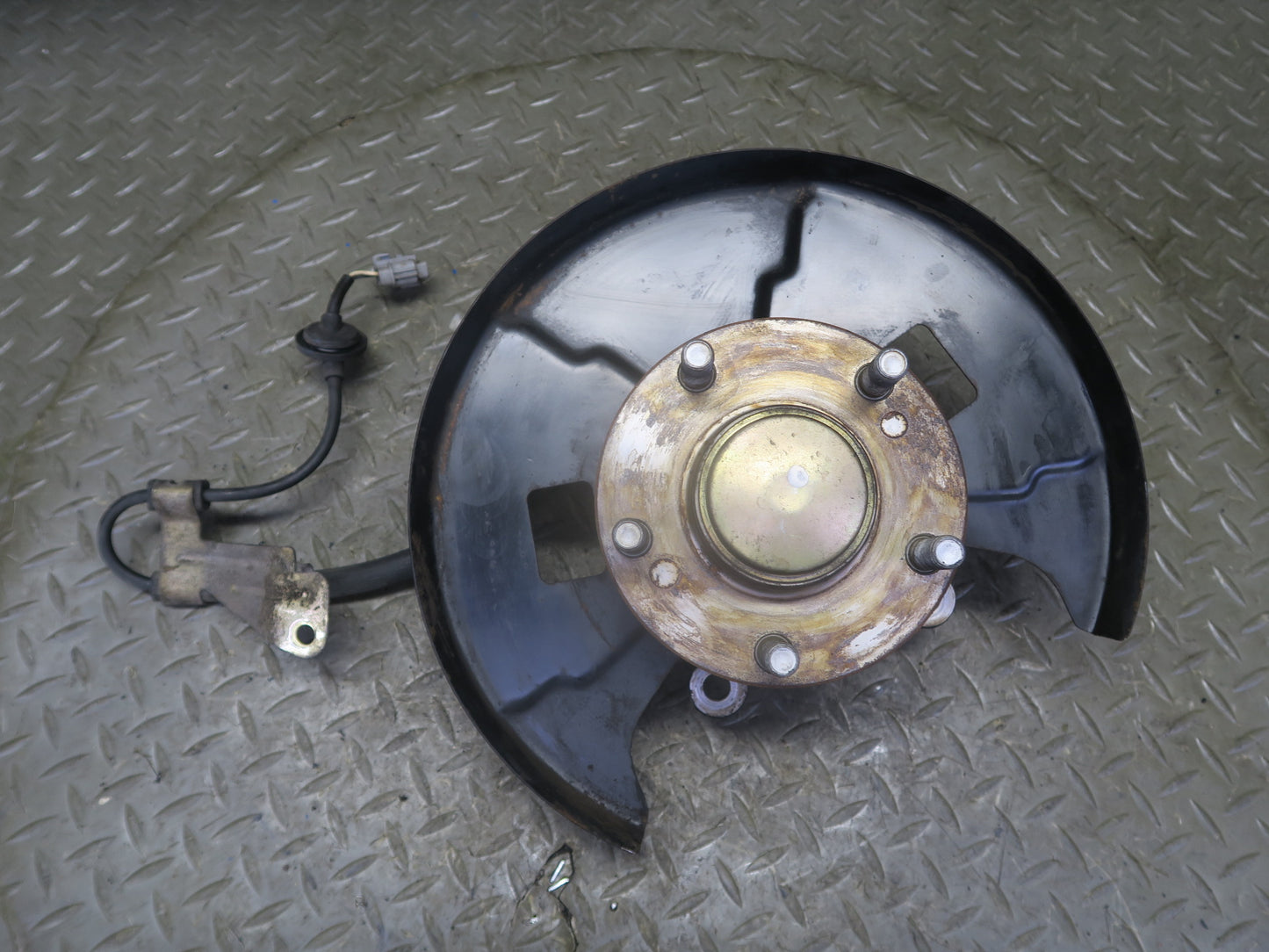 96-98 Nissan Stagea WGC34 RWD Front Right Spindle Knuckle Wheel Hub Bearing OEM