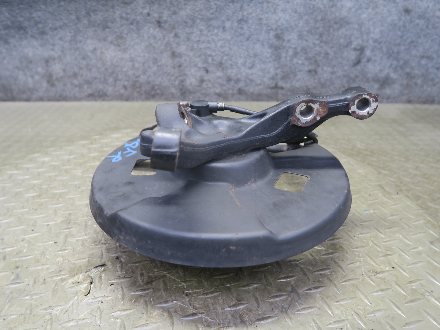 96-98 Nissan Stagea WGC34 RWD Front Right Spindle Knuckle Wheel Hub Bearing OEM