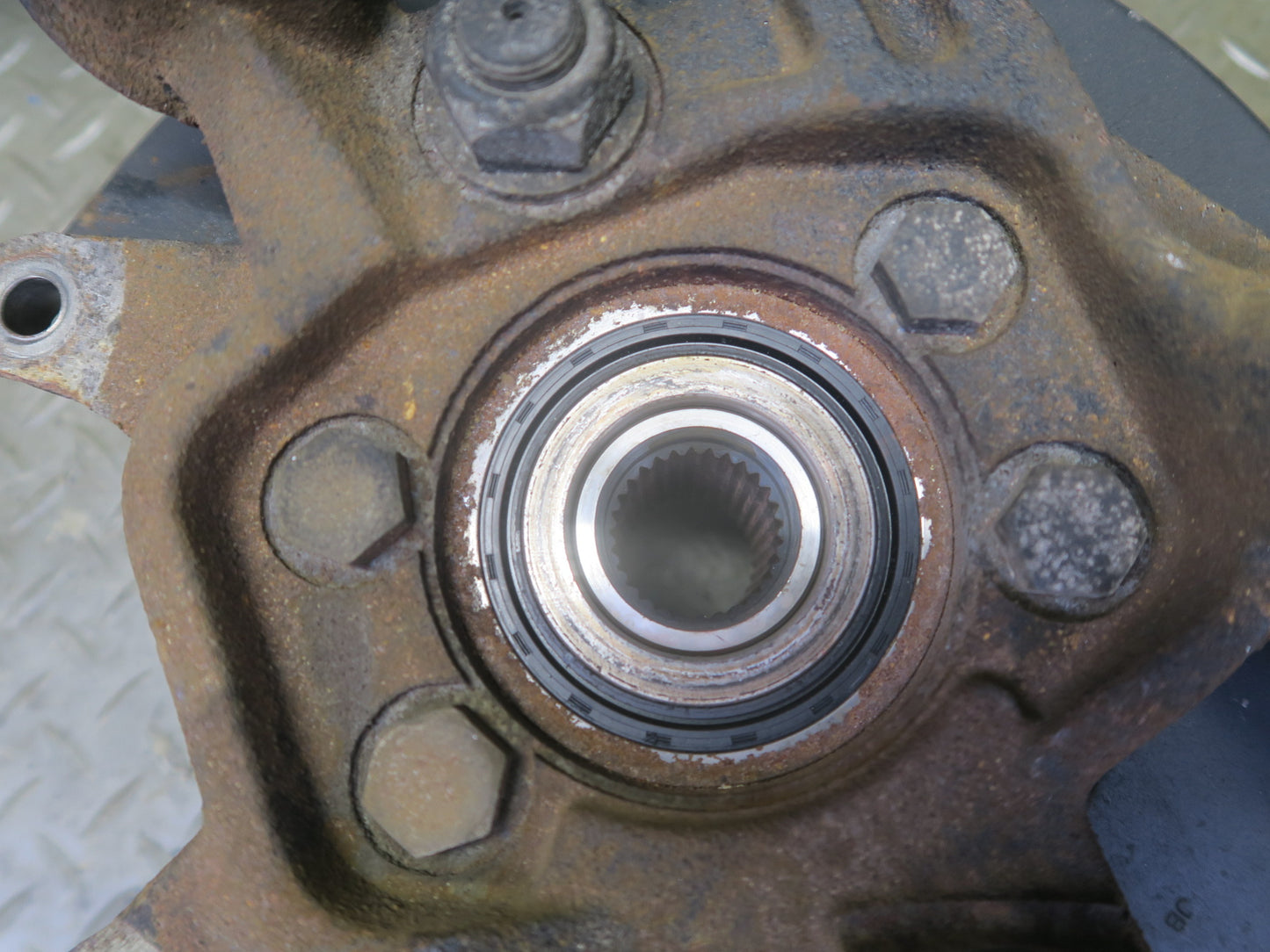 96-98 Nissan Stagea WGC34 Rear Right Spindle Knuckle Wheel Hub Bearing 33K OEM