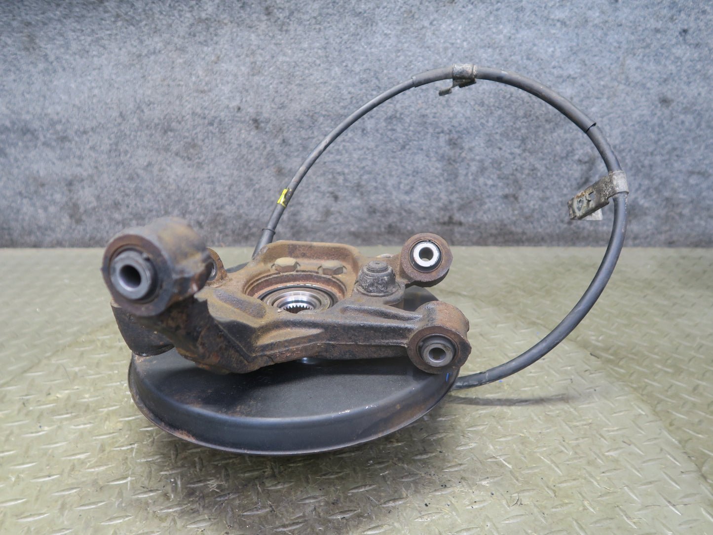 96-98 Nissan Stagea WGC34 Rear Right Spindle Knuckle Wheel Hub Bearing 33K OEM