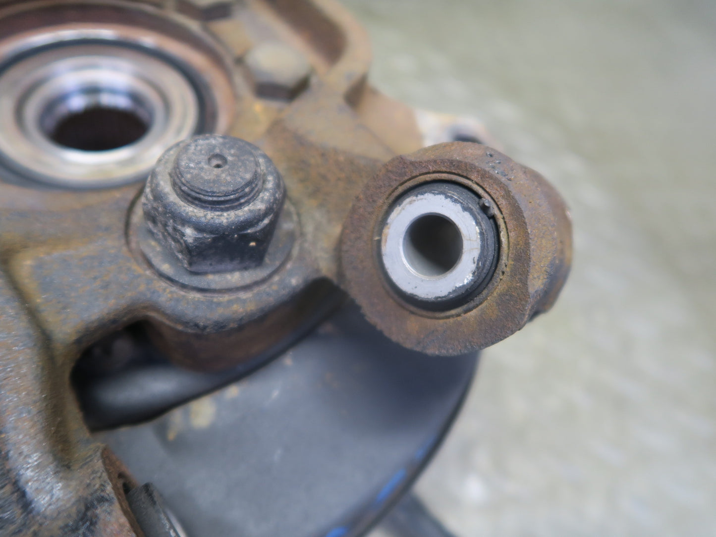 96-98 Nissan Stagea WGC34 Rear Right Spindle Knuckle Wheel Hub Bearing 33K OEM