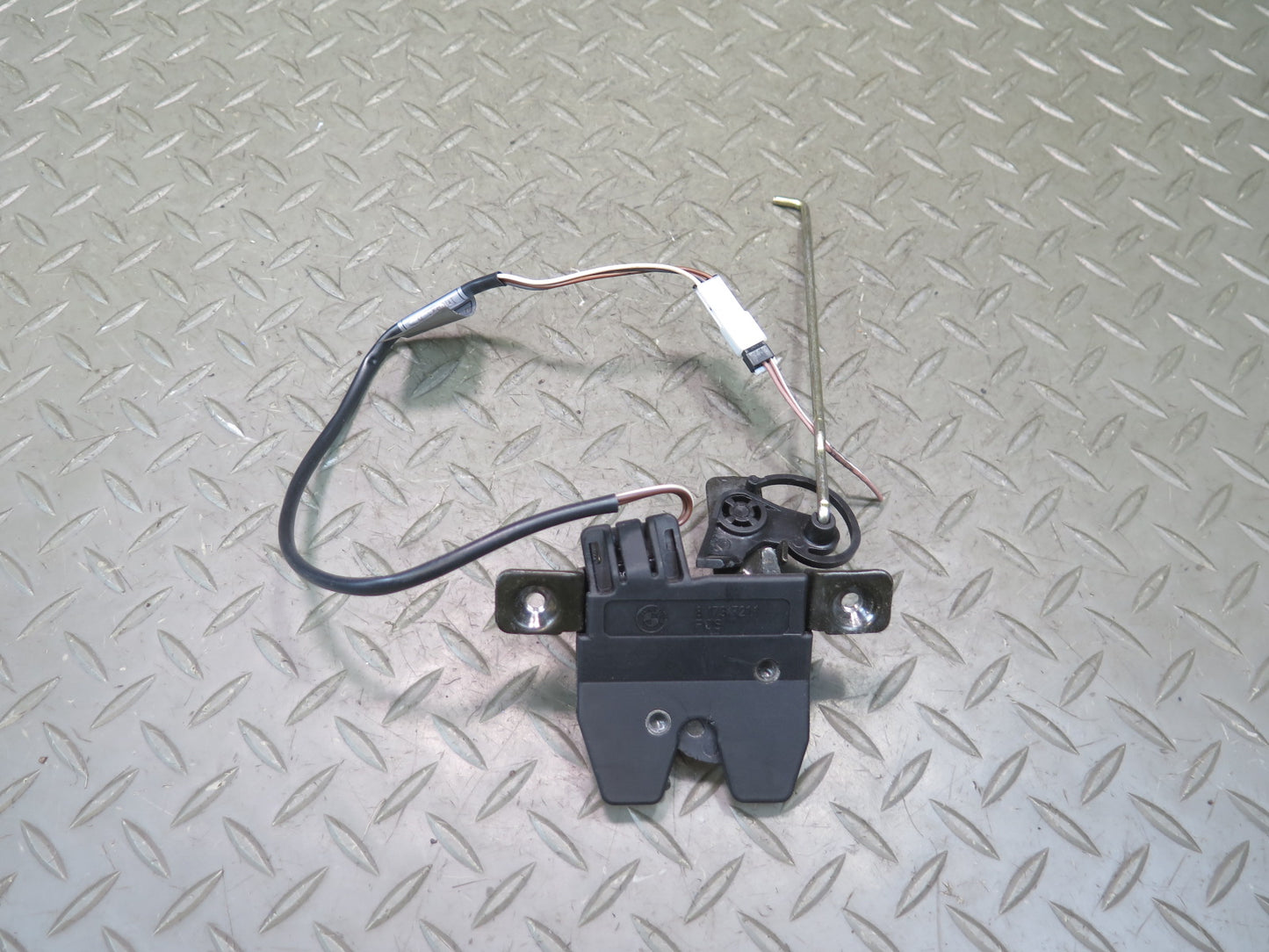 94-99 BMW E36 328iC Convertible Rear Trunk Lid Lock Latch Actuator 8173721 OEM