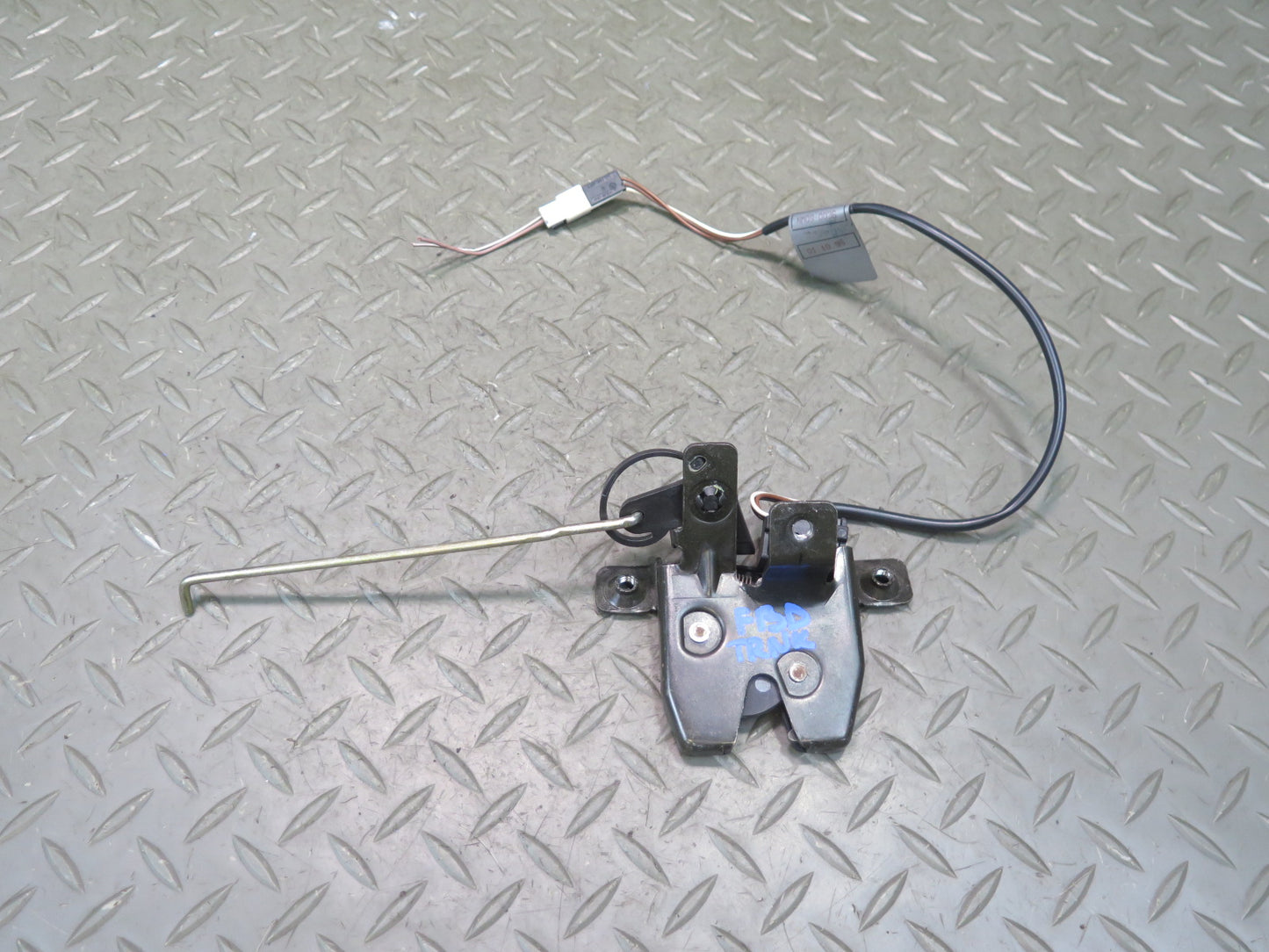 94-99 BMW E36 328iC Convertible Rear Trunk Lid Lock Latch Actuator 8173721 OEM