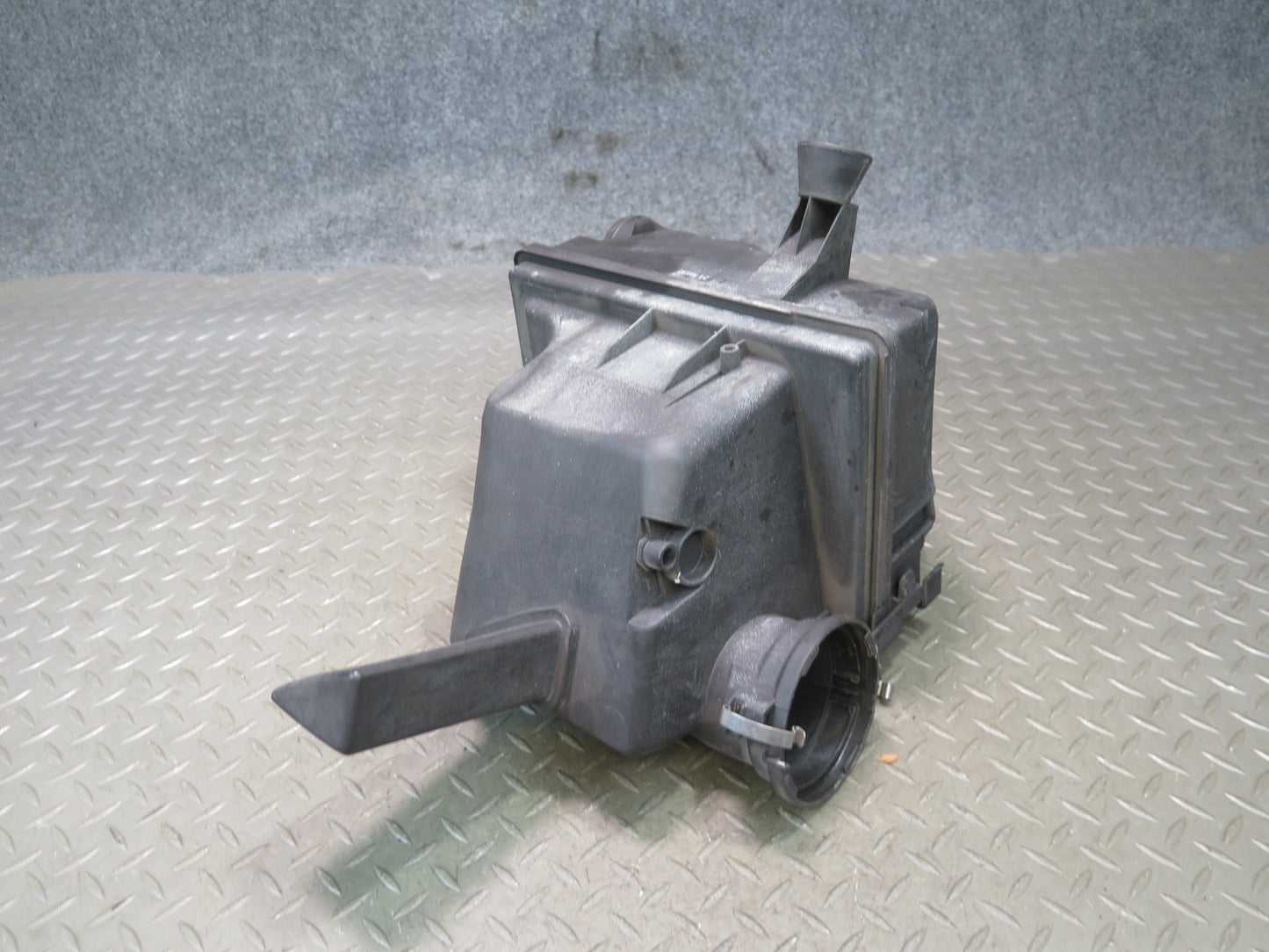 96-99 BMW E36 328iC Air Intake Cleaner Filter Box 1730897 OEM