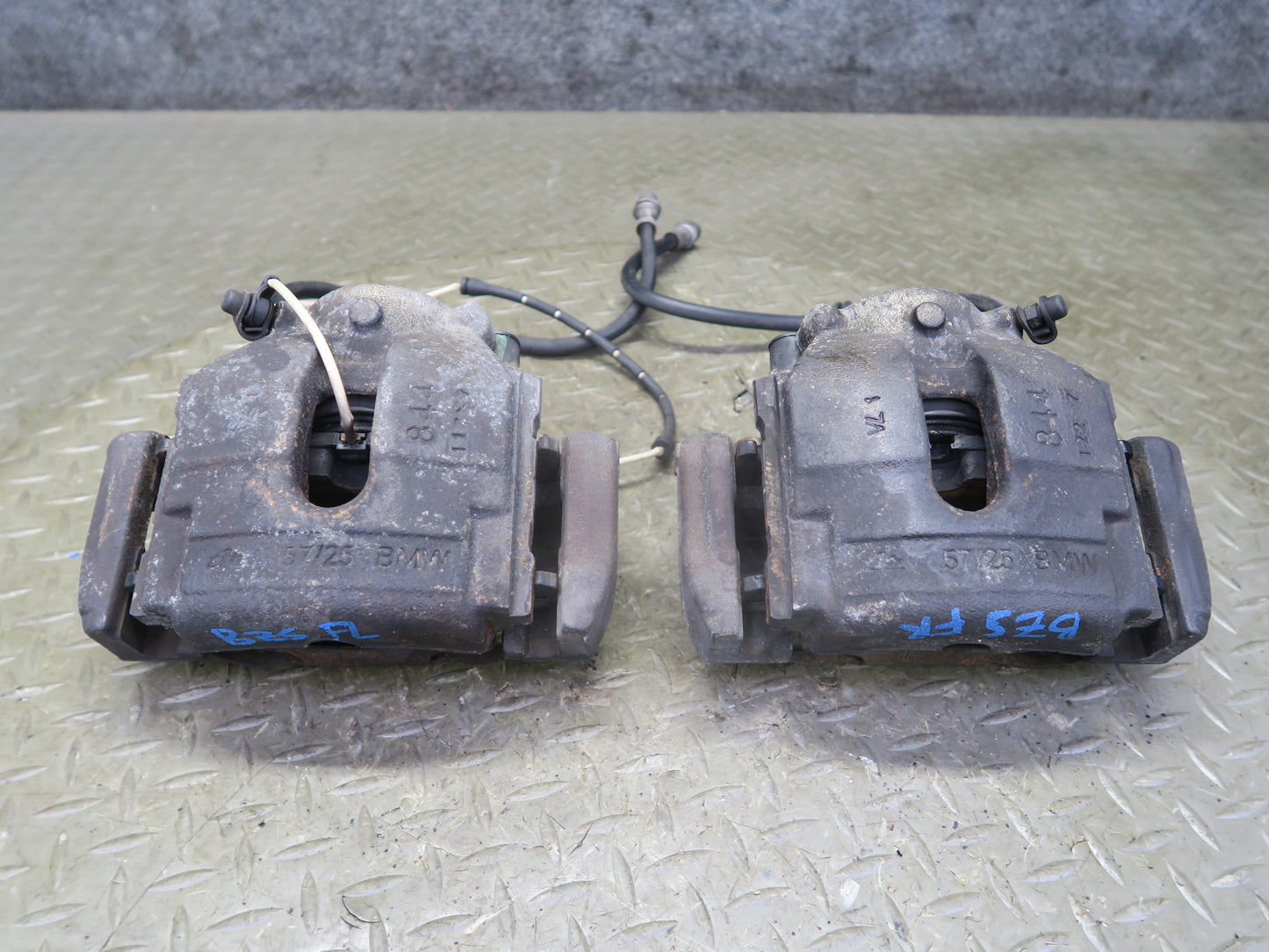 06-08 BMW E85 Z4 N52 3.0si RWD Set of 2 Front Left & Right Brake Caliper OEM
